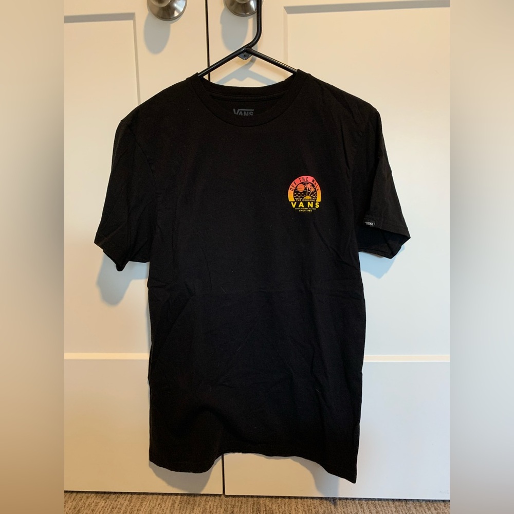 Vans short-sleeve shirt.  Men’s size Medium (slim fit).